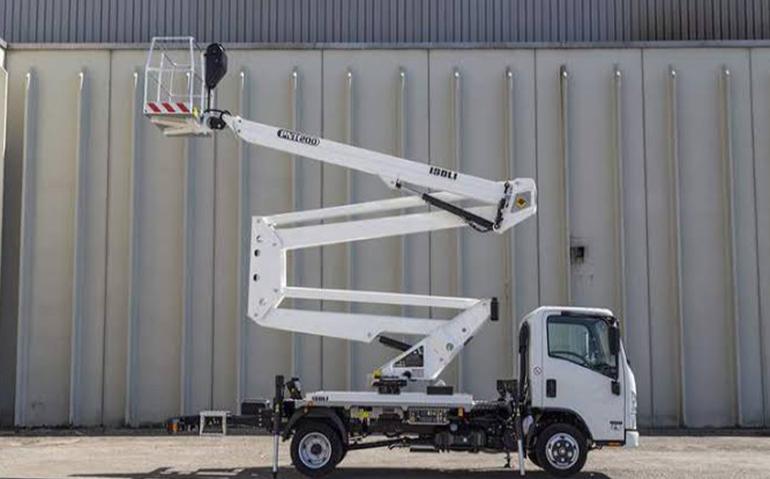 logistique-de-levage-et-transport-avec-camions-grues